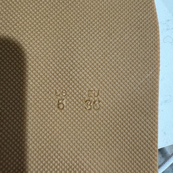 Farm Rio leather circles flats *MIS-matched sizes* - Picture 7 of 9